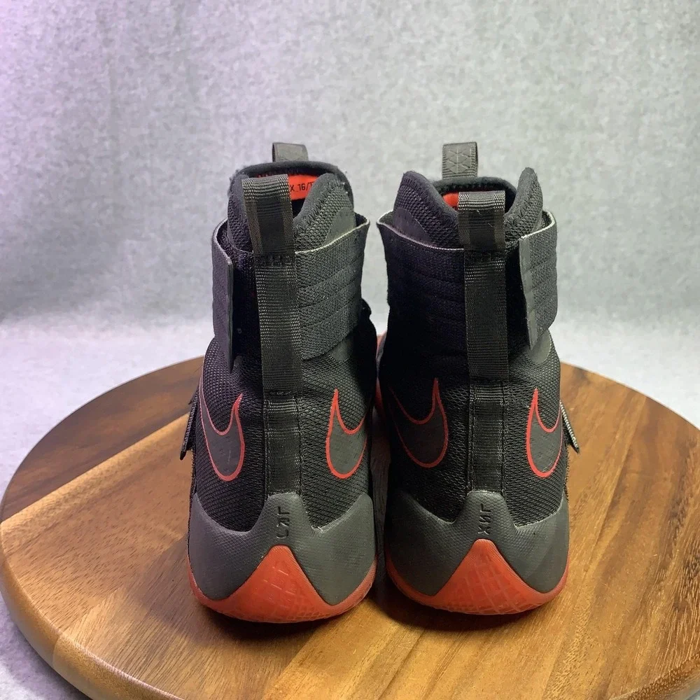 Nike lebron soldier